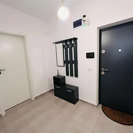 Stylish Urban Studio, Sky Garden