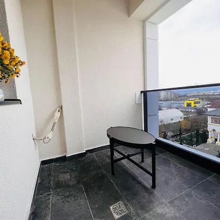 Stylish Urban Studio, Sky Garden